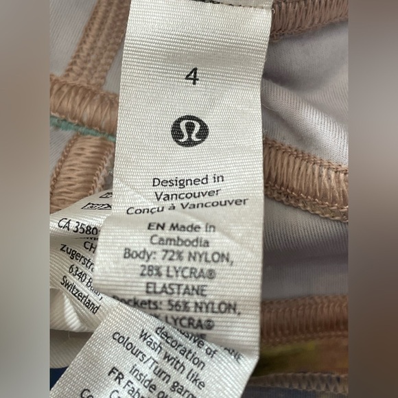 LULULEMON ~Cargo Super-High-Rise Hiking Shorts
Size 4 - Picture 11 of 11